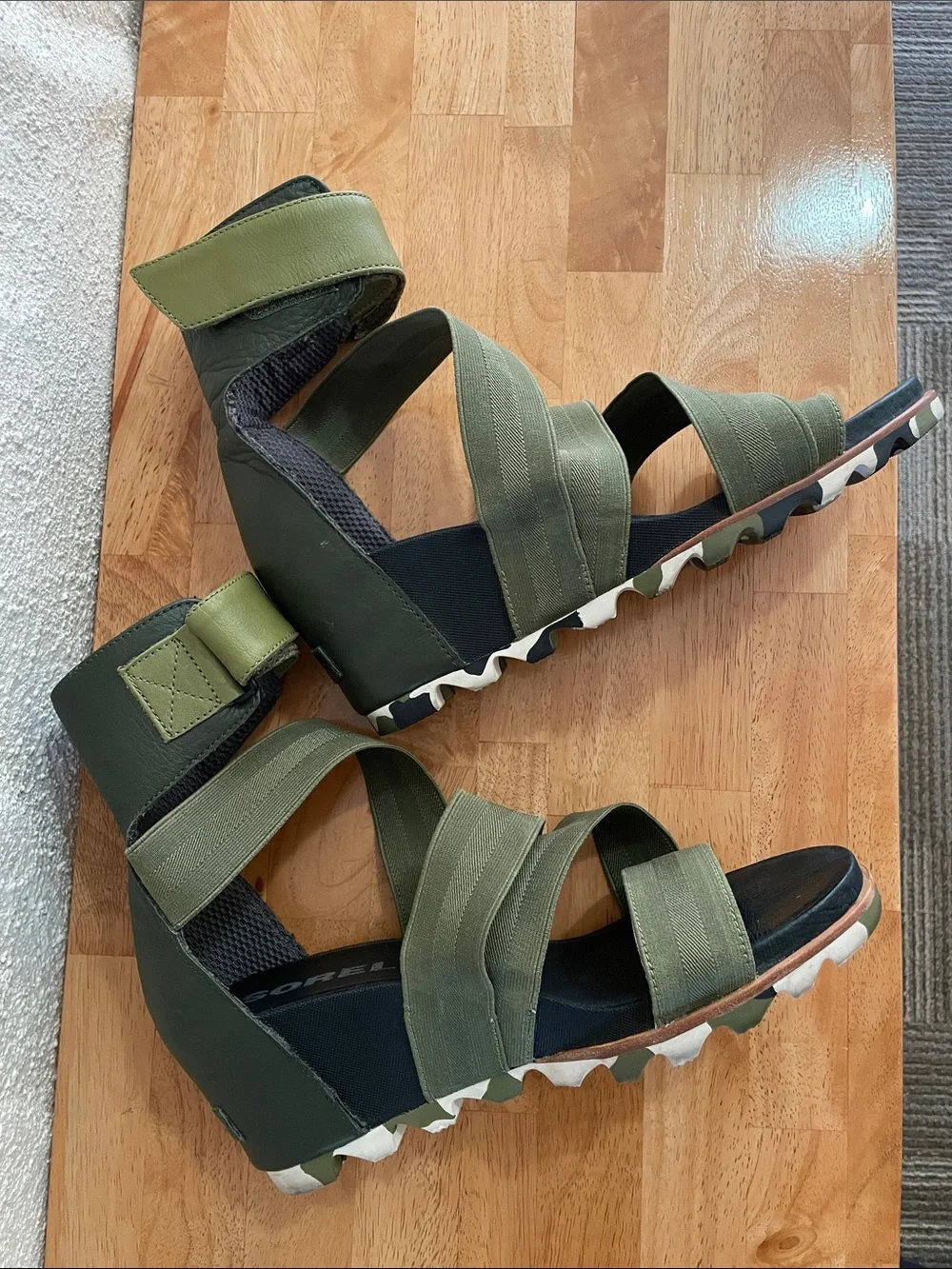 Sorel Joanie Olive Green Strappy Wedge Sandals Size US 11, Euro 42